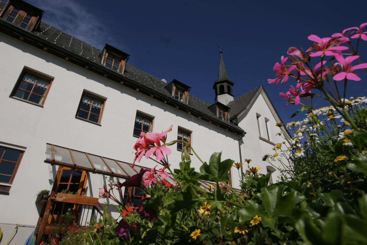 Seminar- Und Gaestehaus Im Kloster Bezau Exterior foto